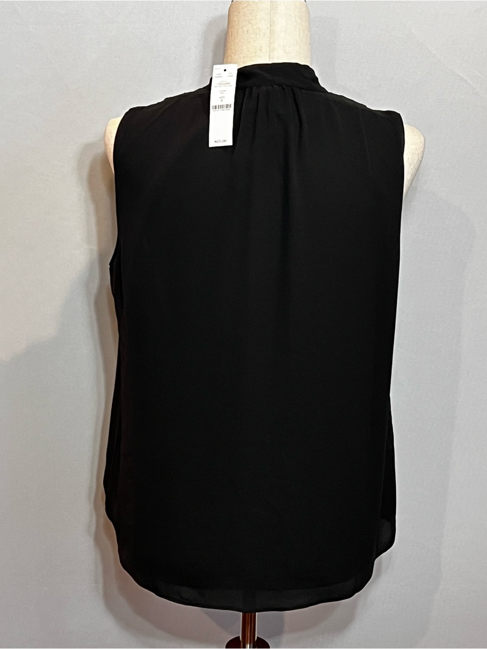 White House Black Market Black Sleeveless V-Neck Tie-Front Camisole - Picture 7 of 9